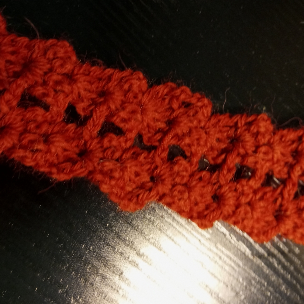 Skull crochet bookmark (red) - Picture 4 of 5
